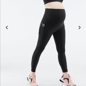 Fabletics Highwaisted Maternity legging sz Small